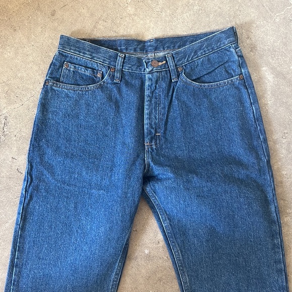 Brand New Wrangler Medium Wash Regular Fit Straight Leg Jeans size 33x30 - Picture 2 of 4